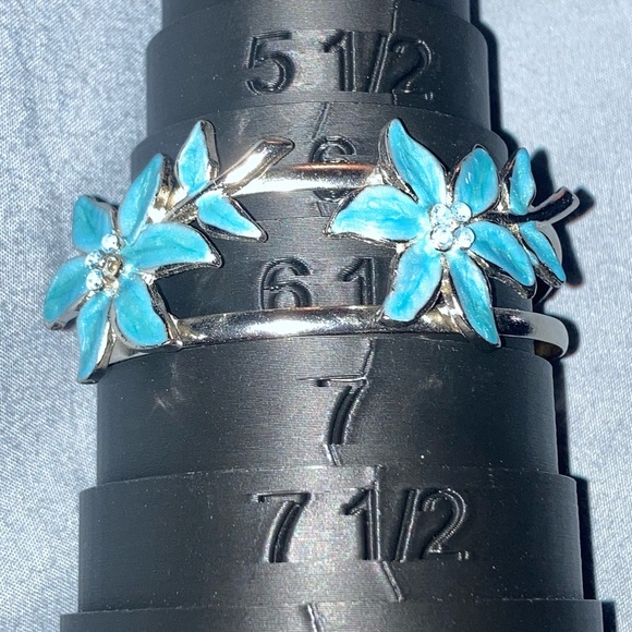 Jewelry - Turquoise Floral Silver Tone Braclet - Blue Flower Design
